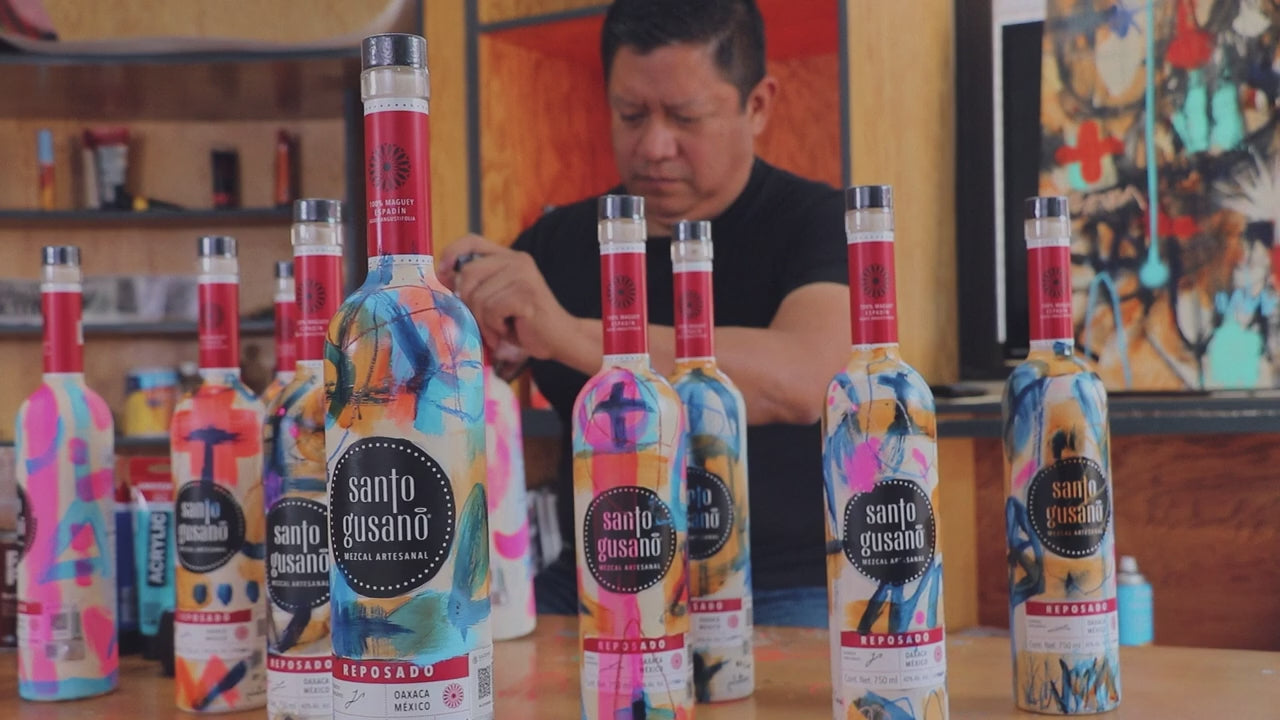 Cargar video: Learn more about Ulises Platas and his creative process.